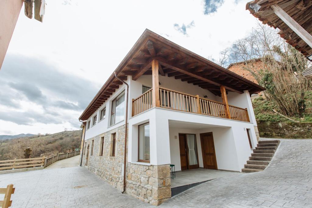 Apartamentos Tiu Enrique 1 Onís المظهر الخارجي الصورة